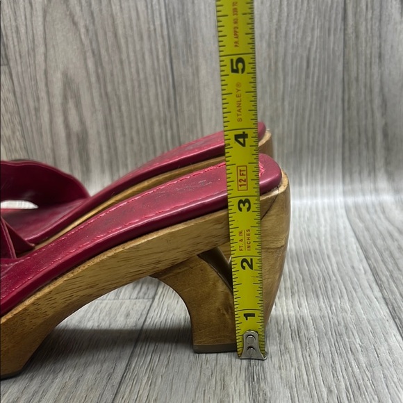 Two Lips Red Sandals - Picture 6 of 11